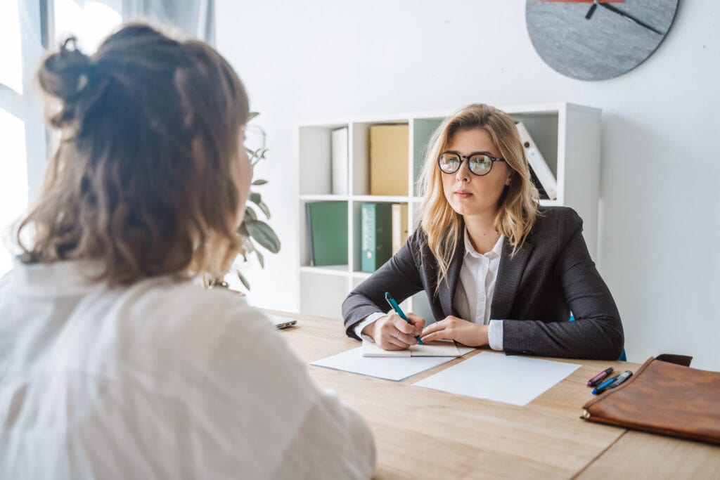 La entrevista de trabajo BEI permite identificar a los profesionales más adecuados por el puesto